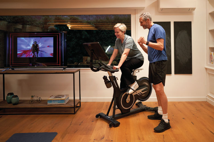 @Cycle und @Mirror: Trainingsgeräte für digitale Live-Workouts von Zuhause